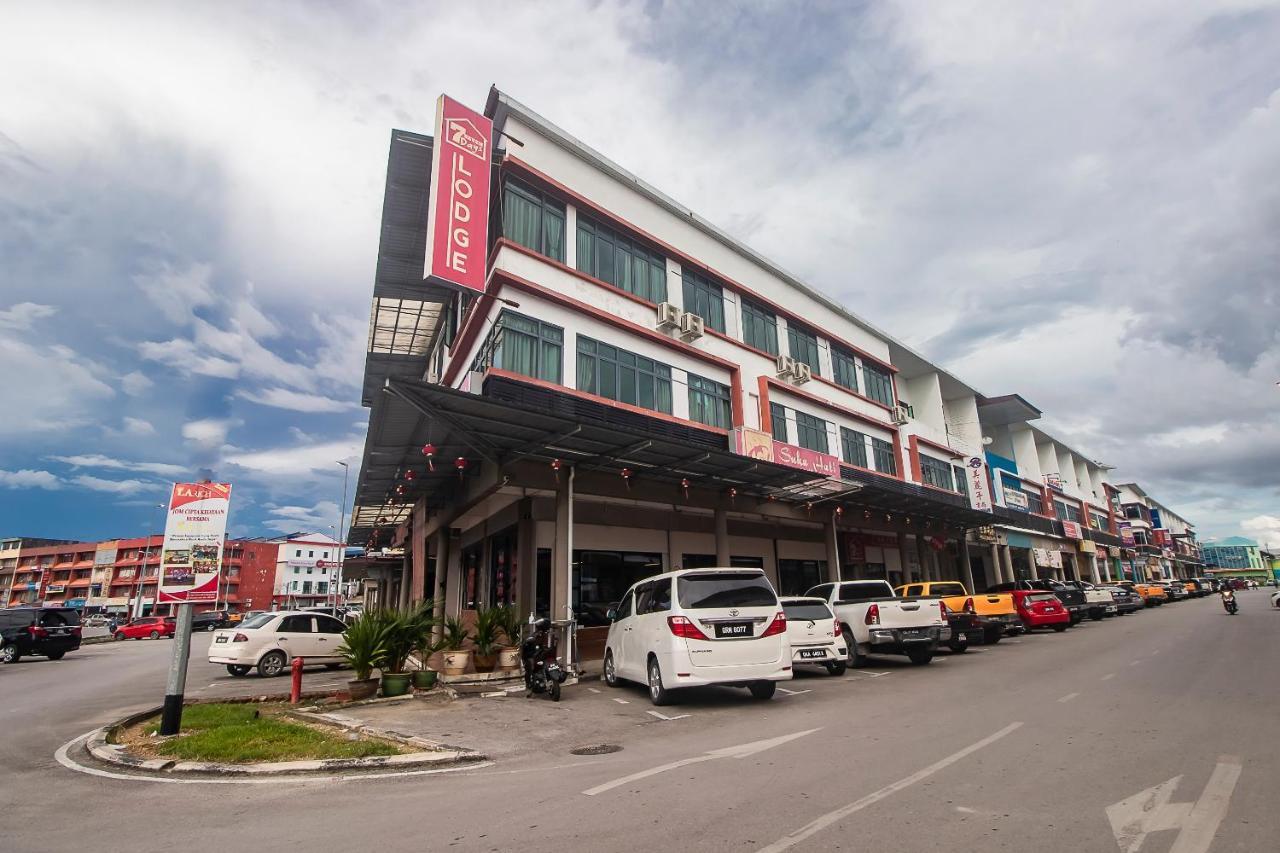 Oyo 90102 7 Days Lodge Sarikei Exterior photo