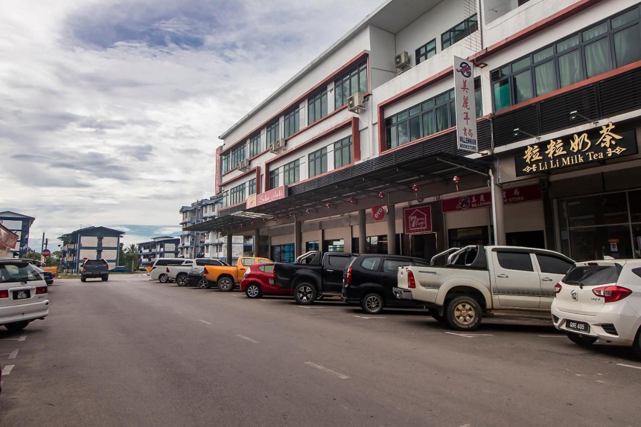 Oyo 90102 7 Days Lodge Sarikei Exterior photo